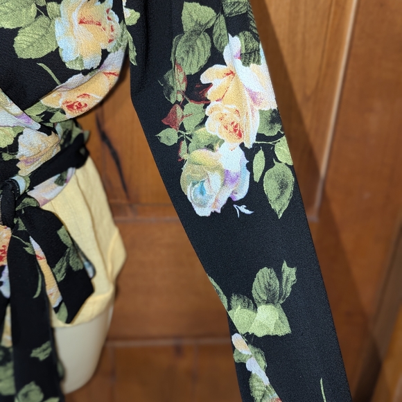 Fashion‎ Nova Black Floral Wrap Blouse - Picture 4 of 13